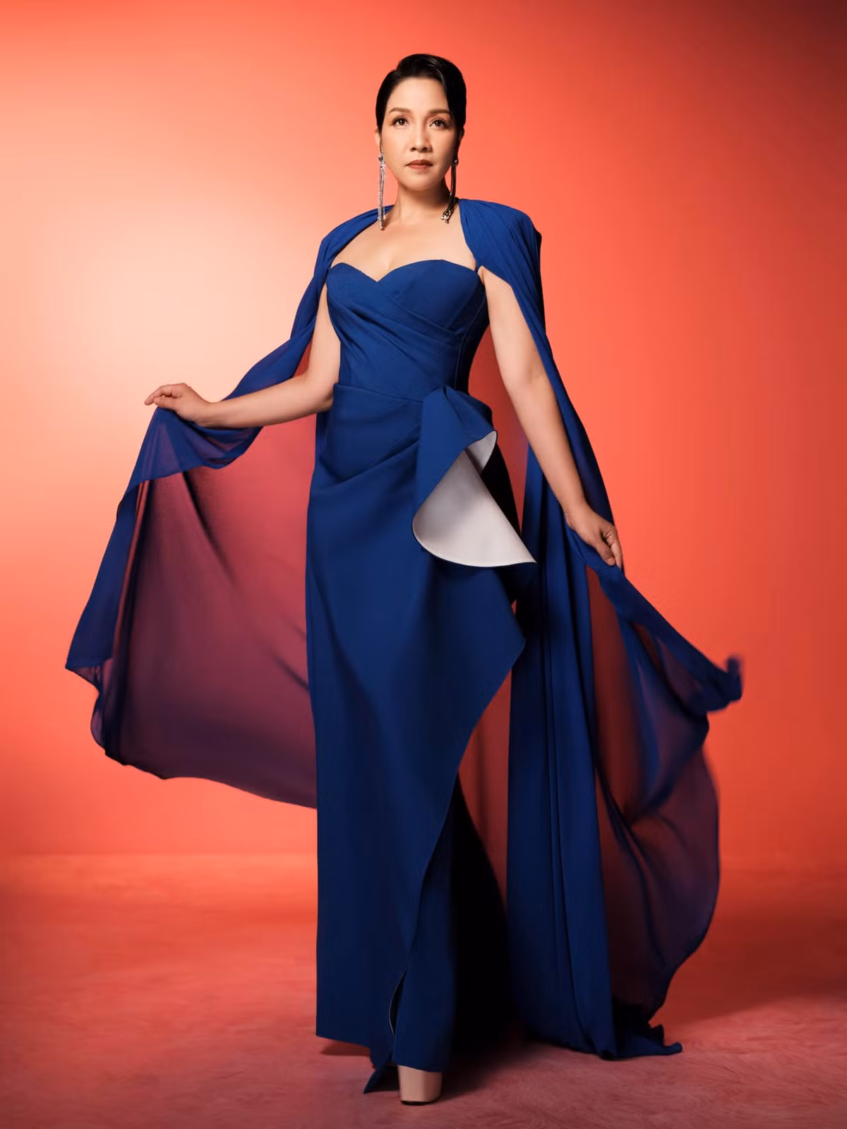 Ngam biet thu nha vuon 10.000m2 cua diva My Linh