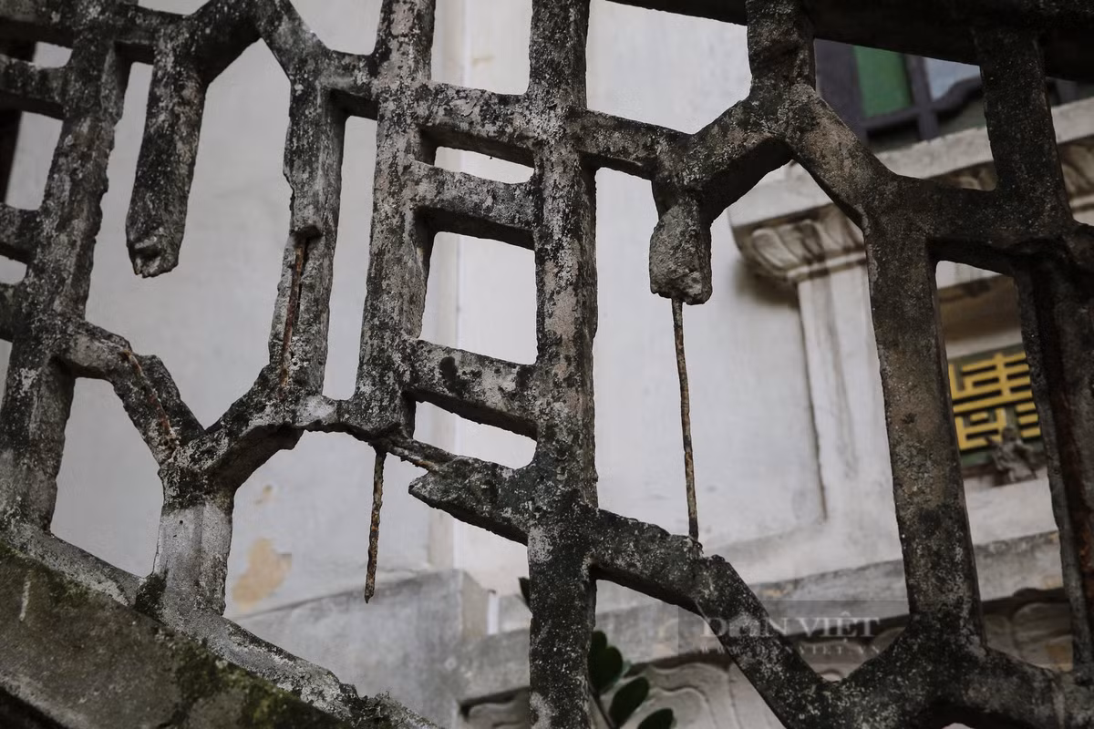 Nhiều hạng mục đã xuống cấp theo thời gian. Ảnh: Dân Việt