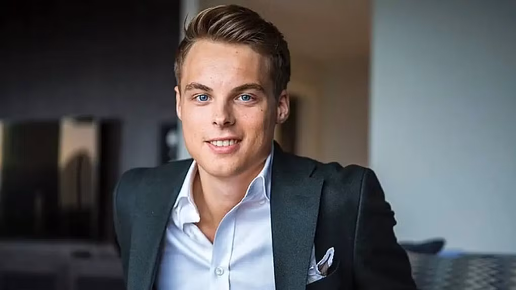 Tuy giàu có nhưng vợ chồng nhà Witzøes không chiều chuộng đứa con duy nhất của mình. Thực tế, Gustav không học đại học vì muốn tìm hiểu về nghề buôn bán của gia đình. Ảnh: Getty