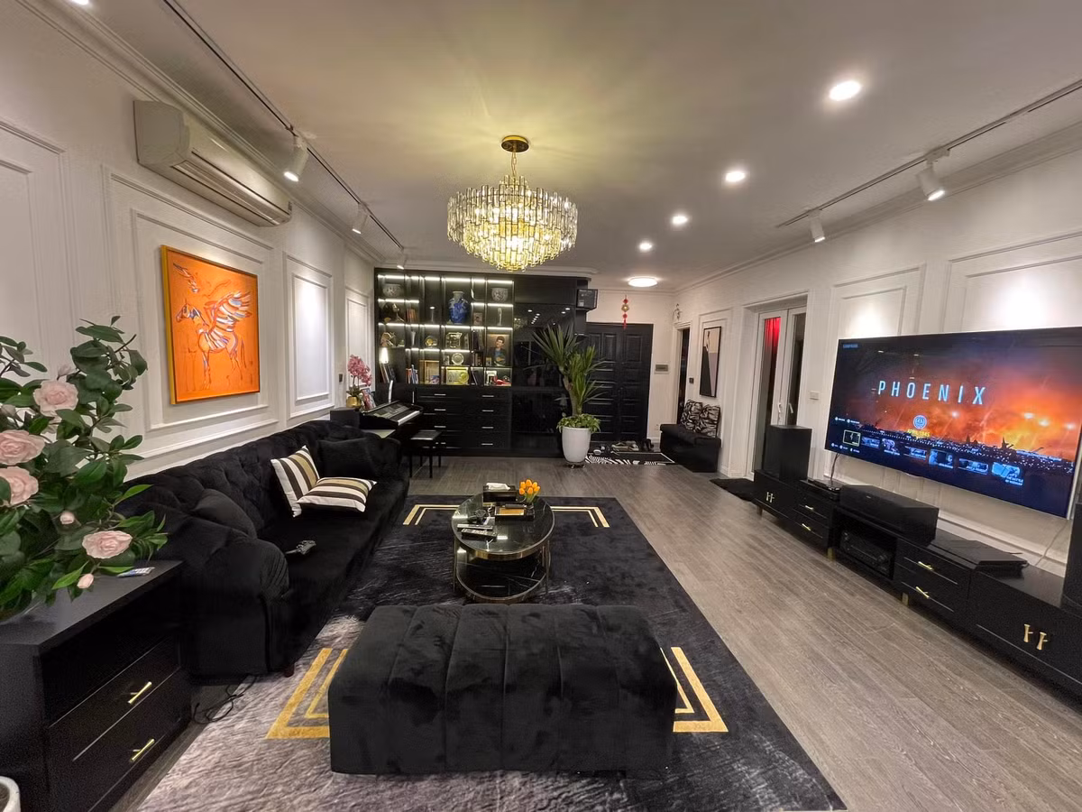 Được biết, căn hộ của Minh Quân rộng 200 m2, nằm trên tầng 15 của một khu chung cư hiện đại bậc nhất Hà Nội. Ảnh: FBNV