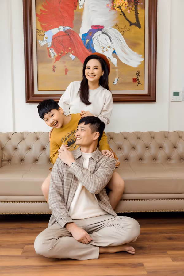 Bảo Thanh từng tâm sự trong một lễ ra mắt phim về chồng một cách hạnh phúc: "Anh để tôi tự do, thoải mái làm những gì mình thích. Gần đây, khi tham gia phim mới, tôi bị chi phối bởi cảm xúc của nhân vật. Tôi nói chuyện với anh: "Nếu một ngày em về nhà với đôi mắt sưng húp, gương mặt nặng nề, mong anh đừng chất vấn em, cứ để em yên là được".