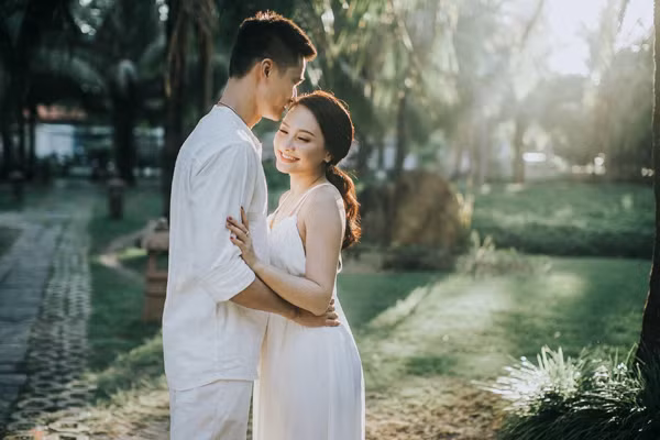 Không chỉ có một sự nghiệp ổn định và "lên hương", Bảo Thanh còn có mối tình đầu chất lượng là ông xã hiện tại. Nữ diễn viên sinh năm 1990 lên xe hoa từ lúc ngồi trên ghế nhà trường, trải qua nhiều khó khăn trong công việc lẫn cuộc sống nhưng cô cùng chồng đã mạnh mẽ vượt qua.