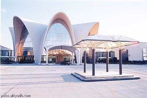 Nhà ga này được xây dựng trên diện tích 16.400 m2 và có 4 cổng lên máy bay. Ảnh: Wiki