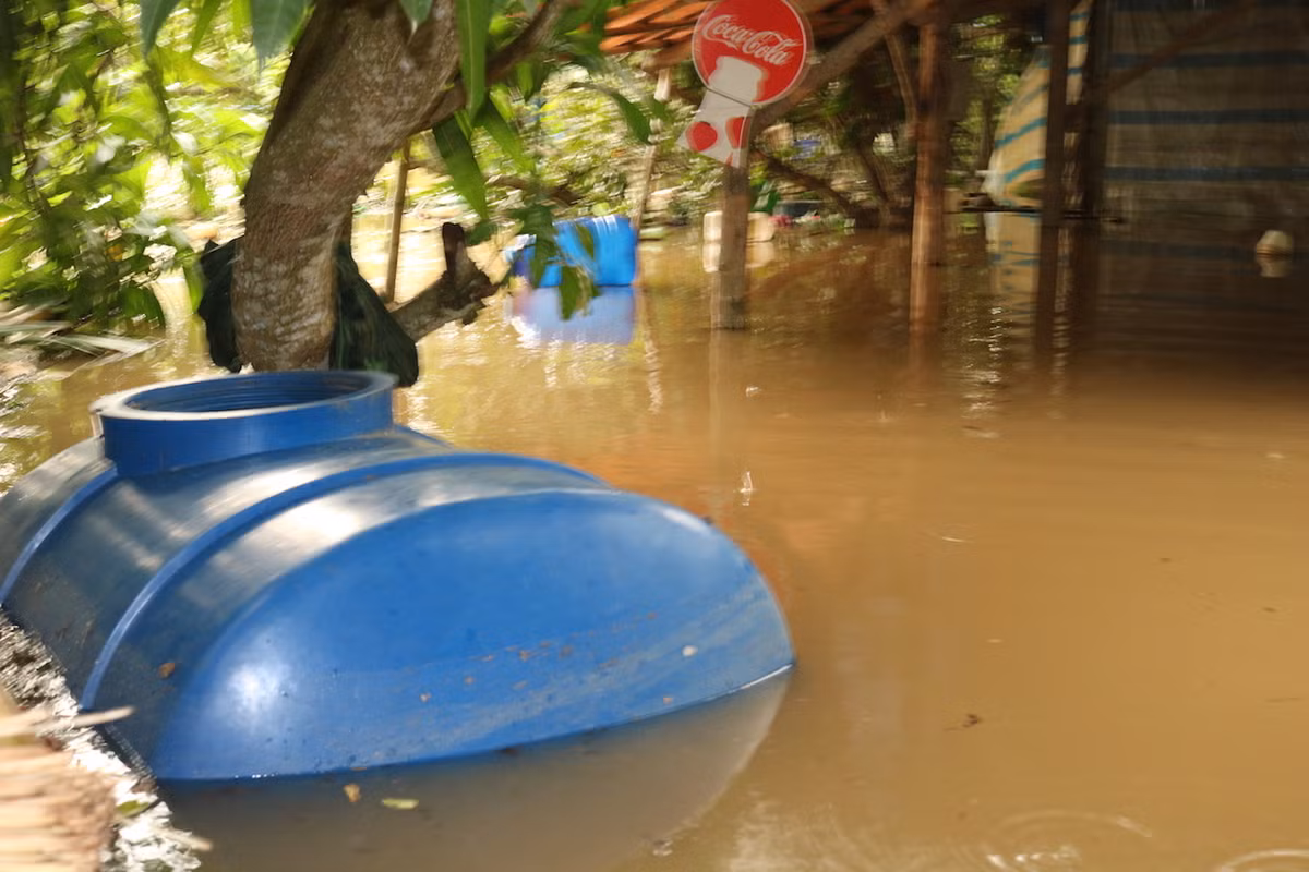Trieu cuong lon nhat lich su o Can Tho: Boi ghe giua duong-Hinh-6