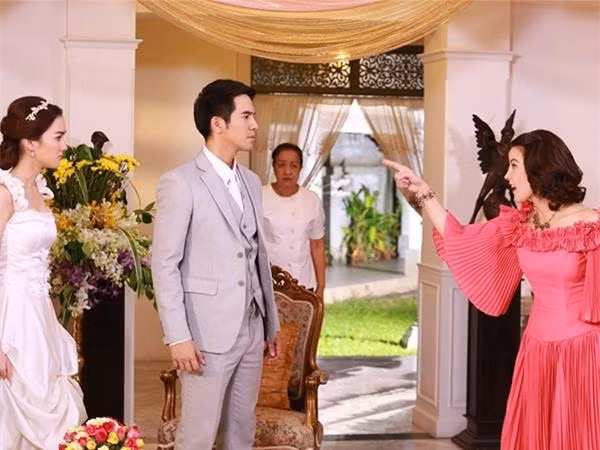 Giữa bữa cỗ, chị chồng bóc mẽ em dâu nhưng nào ngờ nhận về "quả đắng" Giua bua co, chi chong boc me em dau nhung nao ngo nhan ve