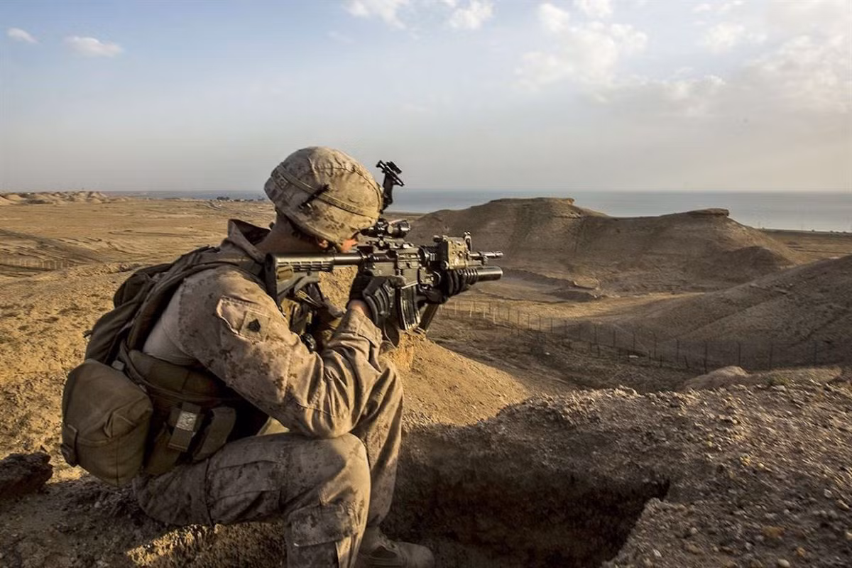 Binh lính Mỹ tại Iraq làm nhiệm vụ canh giữ trong tư thế khá thoải mái, ảnh chụp hồi tháng 3/2016. Nguồn ảnh: Businessinsider.