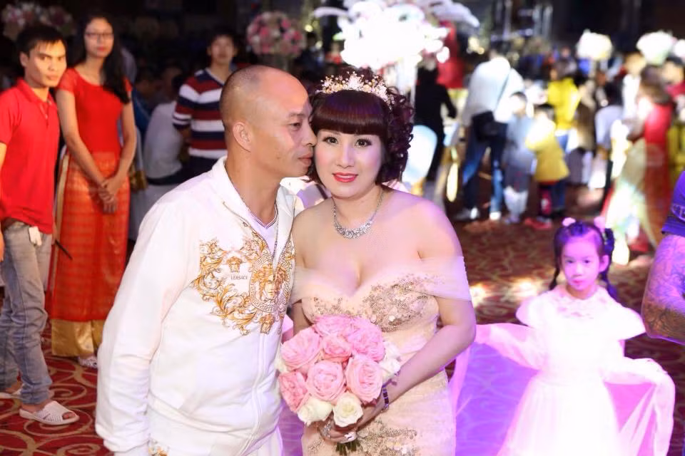 Hat mung dai gia Quang Ha duoc fan tang manh dat-Hinh-5