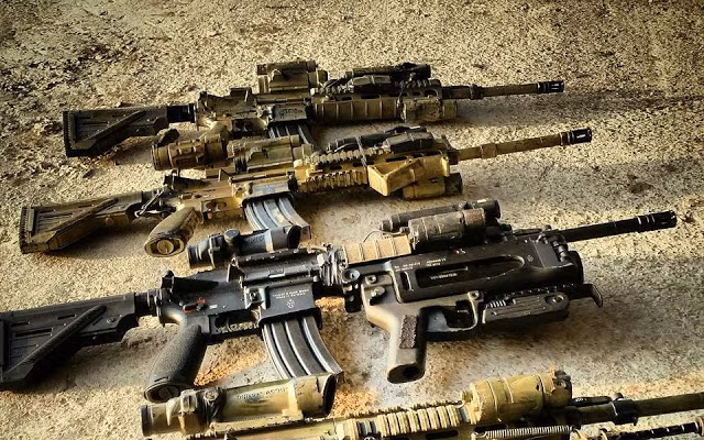HK416 có ray gắn phụ kiện theo chuẩn thông thường khiến nó có thể thích hợp với rất nhiều loại phụ kiện của nhiều loại súng thông dụng từ trước tới nay. Nguồn ảnh: BI.