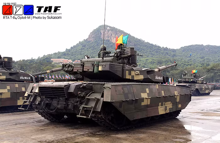 Đây đúng là "trống đánh xuôi, kèn thổi ngược", bên mua ra tuyên bố hủy bỏ hợp đồng vì giao hàng chậm chạp, bên bán thì ra thông báo rời thời hạn hoàn thành hợp đồng. Hiện phía Thái Lan vẫn chưa đưa ra bình luận nào liên quan tới thông tin mà Interfax đăng tải. Nguồn ảnh: Thaiarmedforce