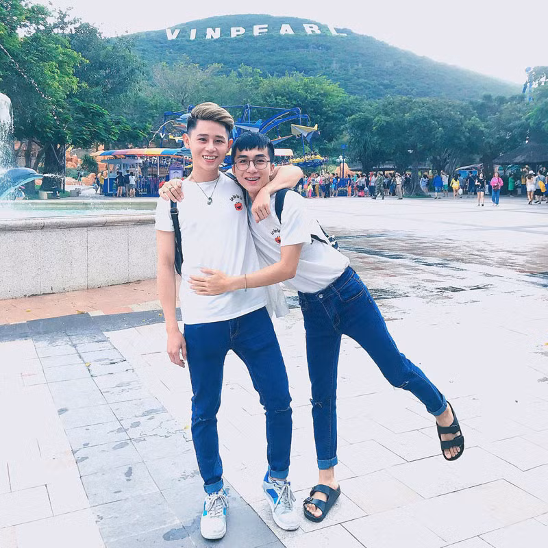 Tet Dinh Dau va nhung du dinh dac biet cua cac cap dong tinh noi tieng-Hinh-2
