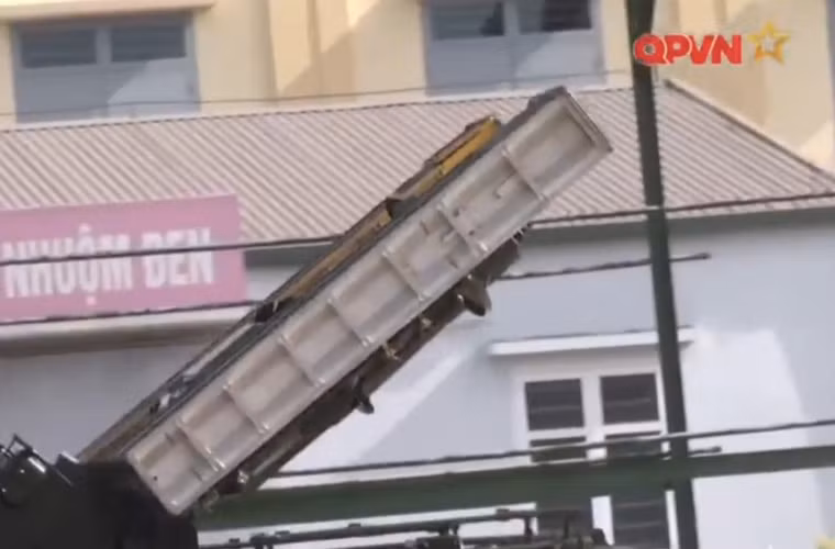 Ngoài A72, có vẻ như nhà máy A34 cũng đang tiếp tục thực hiện nâng cấp tổ hợp tên lửa phòng không tầm thấp tự hành 9K35 Strela-10 cũng do Liên Xô sản xuất. Ở Việt Nam loại vũ khí này được định danh là tên lửa A89. Nguồn ảnh: Kênh QPVN