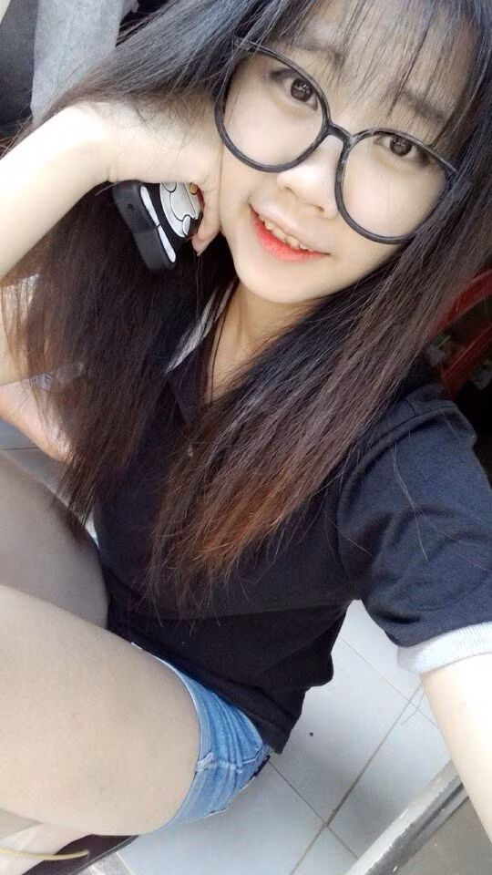  Hot girl Đà Lạt đâm chết bạn trai vì bị mắng lăng nhăng: Tối 12/10/2016, Văn Thị Thiên Ngân (17 tuổi) và anh Trần (23 tuổi) hẹn gặp tại con hẻm đường An Dương Vương, TP Đà Lạt, để giải quyết mâu thuẫn. Sau một lúc to tiếng, thiếu nữ bất ngờ rút dao đâm vào ngực bạn trai. Thấy Trần gục xuống, Ngân vứt lại dao rồi bỏ đi 