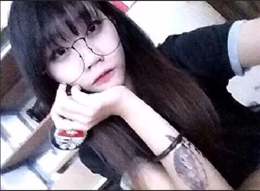 Tại cơ quan điều tra, Ngân khai mới quen anh Trần được hai tháng. Trần bị hỏng điện thoại sau đó đưa điện thoại cho Ngân bảo người sửa. Khi nhận được điện thoại thì Trần phát hiện có nhiều tin nhắn "nhạy cảm" của Ngân với người con trai khác nên mắng cô "bắt cá hai tay". Họ cãi vã khá gay gắt. Sáng 12/10/2016, cả hai tranh cãi nhau qua điện thoại nên đã hẹn gặp nhau để giải quyết mâu thuẫn thì xảy ra án mạng. 