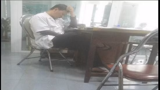 Ky luat dieu duong nghich dien thoai de benh nhan cho 4 tieng