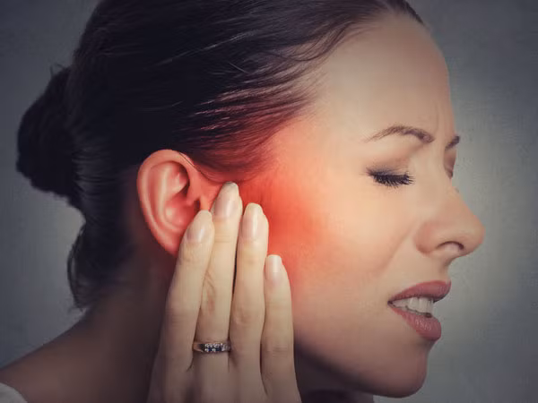 Đằng sau tai. Đây là một trong những khu vực dễ bị bỏ qua có nguy cơ bị ung thư da. Do vậy, bạn phải luôn đảm bảo phía sau tai luôn sạch sẽ và không quên áp dụng kem chống nắng ở khu vực này.