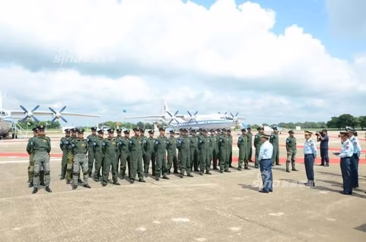 Y-8 là mẫu máy bay vận tải chủ lực của Không quân Myanmar, được quốc gia này nhập khẩu từ Trung Quốc với số lượng 4 chiếc. Chiếc Y-8 vừa gặp nạn hôm 7/6 mới chỉ bay được hơn 800 giờ bay, còn rất mới. Nguồn ảnh: Sina