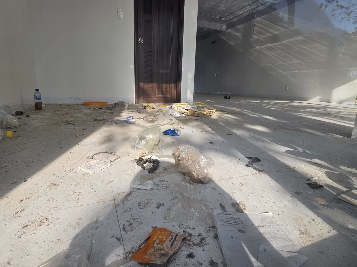 Nhiều nhà đầu tư đã "xuống tiền" đang rao bán và cho thuê các căn biệt thự và shophouse tại đây với giá "cắt lỗ".
