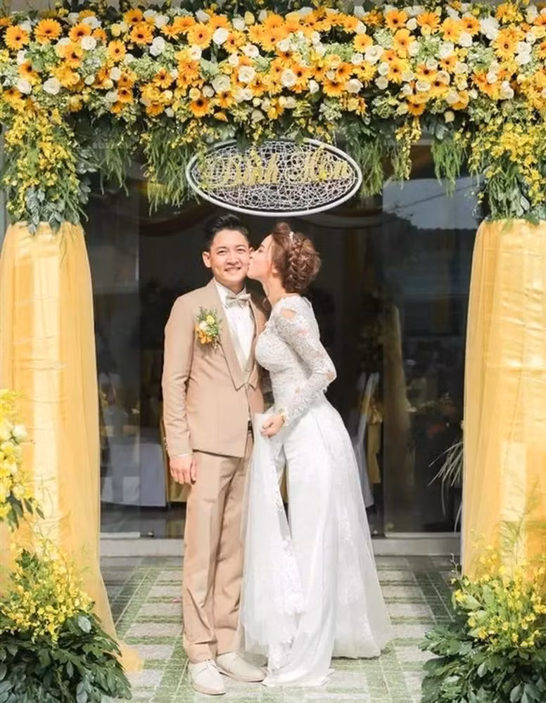 Sau thời gian thăng hoa trong sự nghiệp, năm 2016, Hải Băng đính hôn cùng diễn viên Thành Đạt và liên tiếp sinh 2 con.