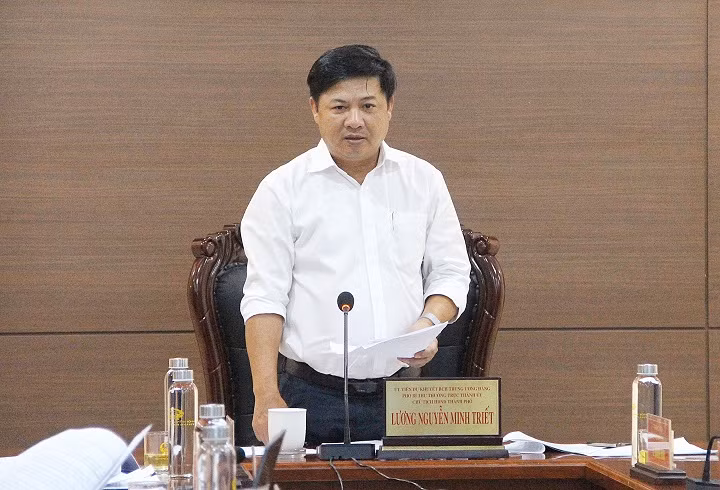 Quá trình công tác, ông Lương Nguyễn Minh Triết từng giữ các chức vụ: Bí thư Thành đoàn Đà Nẵng, Bí thư Quận uỷ Liên Chiểu (TP Đà Nẵng), Chủ tịch Liên đoàn Lao động TP. Đà Nẵng, Chánh Văn phòng Thành uỷ Đà Nẵng, Bí thư Quận uỷ Hải Châu (TP Đà Nẵng).