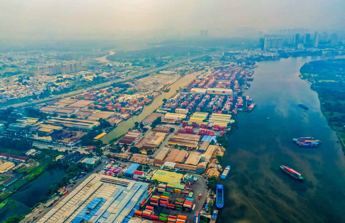 Toàn cảnh cụm cảng Trường Thọ phía đông thành phố, được định hướng trở thành một phần khu đô thi hiện đại trong tương lai.