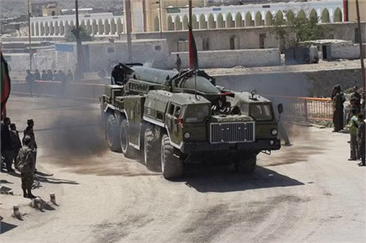 Quân đội Quốc gia Libya do Nguyên soái Khalifa Haftar lãnh đạo đã vận chuyển tên lửa đạn đạo Scud tới thành phố chiến lược Sirte và tuyên bố sẵn sàng sử dụng chúng để chống lại Thổ Nhĩ Kỳ.
