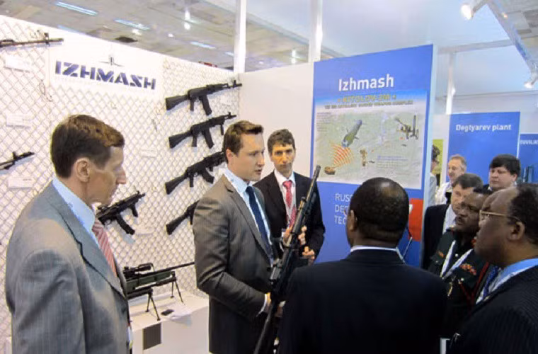 Hiện tại Izhmash đang hợp tác và phân phối các biến thể của dòng súng trường tấn công Kalashnikov tại hơn 27 quốc gia như Mỹ, Anh, Đức, Na Uy, Italia, Canada, Kazakhstan và Thái Lan. Vào tháng 8/2013, Izhmash cũng đã đổi tên công ty thành Kalashnikov Concern nhằm vinh danh những đóng góp của súng trường tấn công Kalashnikov cho ngành công nghiệp quốc phòng Nga.