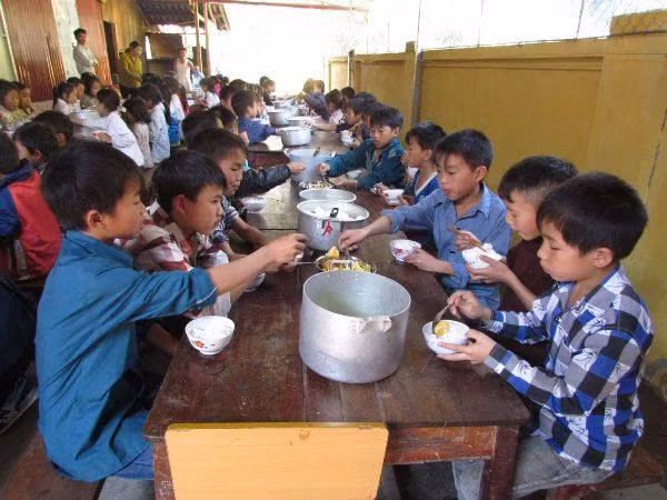 Yen Bai: Ban 6 tan gao cua hoc sinh, hieu truong bi bat