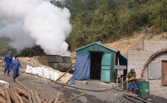 Truot chan nga khi kiem tra lo, can bo Than Khe Cham tu vong