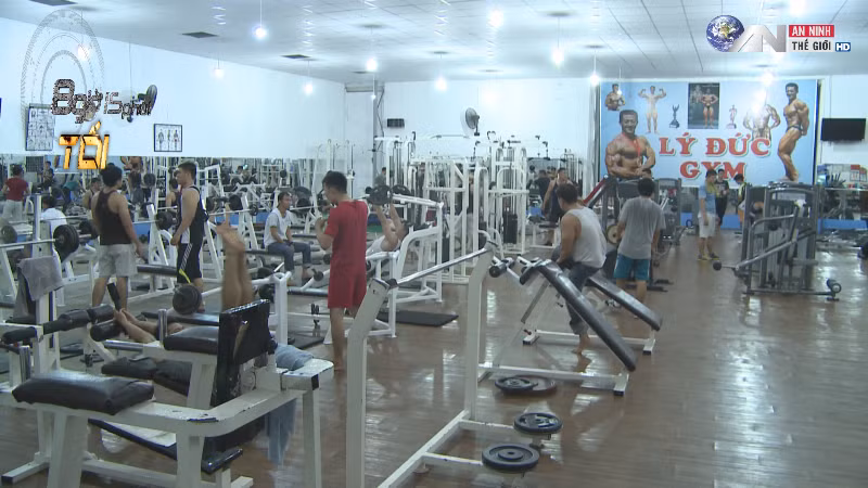 Các phòng tập gym phục vụ nhu cầu của thanh niên mọc lên như nấm ở các thành phố.
