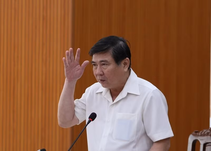 Ông Nguyễn Thành Phong sinh năm 1962, quê Bến Tre, có trình độ tiến sĩ kinh tế học.