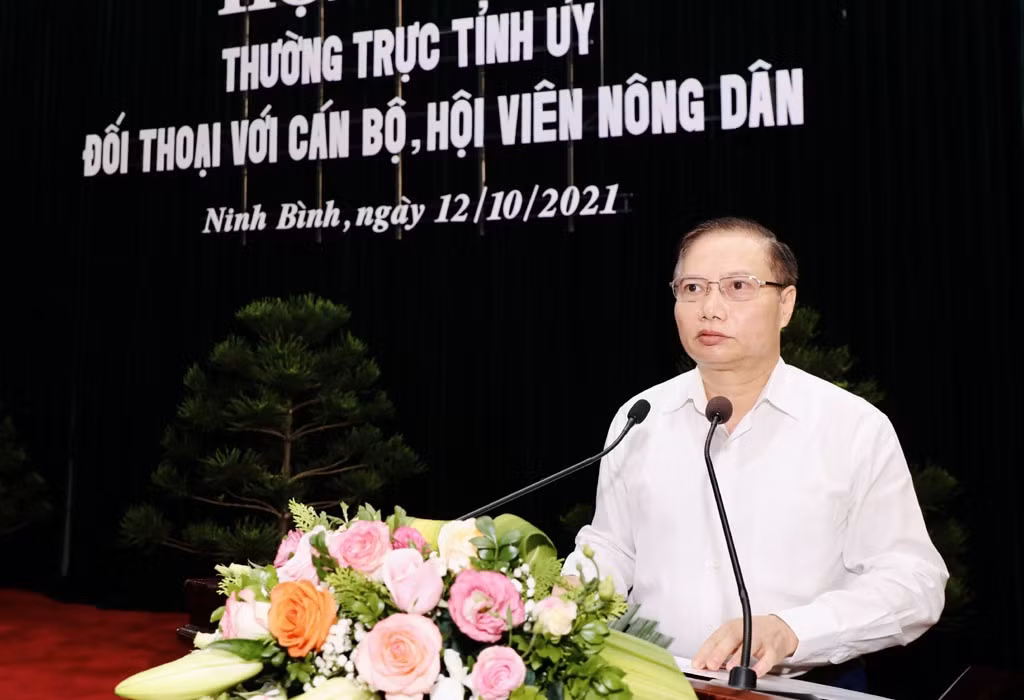 Ông Quảng trưởng thành từ cơ sở, từng trải qua các chức vụ Phó chủ nhiệm Ủy ban Kiểm tra Huyện ủy Kim Sơn; Trưởng phòng LĐ,TB,XH huyện Kim Sơn; Trưởng ban Dân vận Huyện ủy Kim Sơn; Trưởng ban Tuyên giáo Huyện ủy Kim Sơn; Phó bí thư Thường trực Huyện ủy Kim Sơn; Chủ tịch UBND huyện Kim Sơn; Bí thư Huyện ủy Kim Sơn; Chủ tịch MTTQ tỉnh Ninh Bình; Phó bí thư Thường trực, Chủ tịch HĐND tỉnh Ninh Bình. 