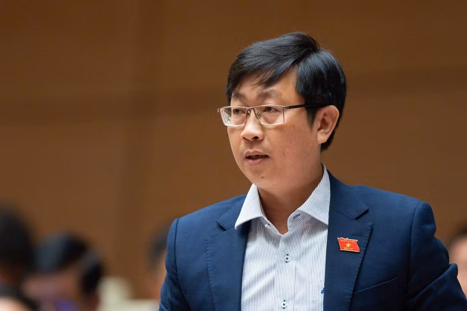 Dai bieu Nguyen Huu Thong: “Co can bo tam su tha dung truoc hoi dong ky luat hon la HDXX”