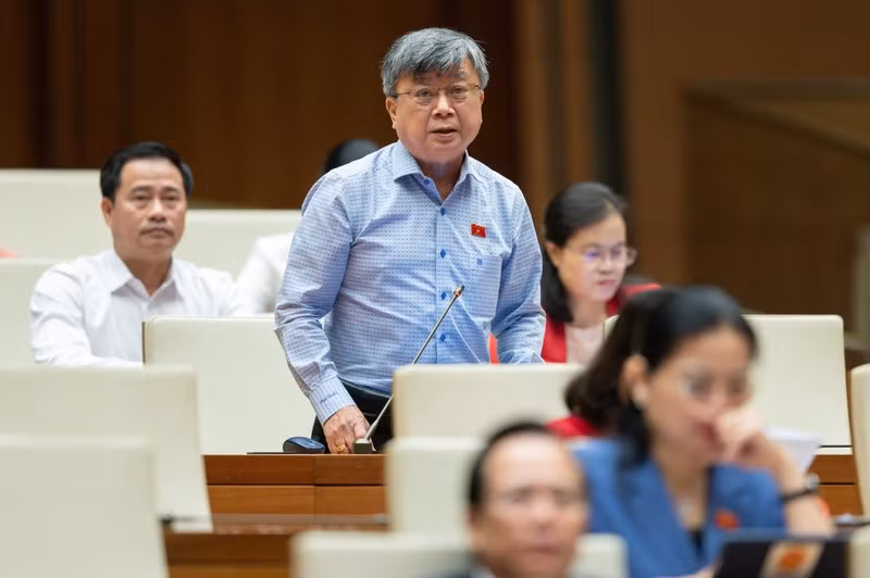 ĐBQH Trương Trọng Nghĩa – Đoàn ĐBQH TPHCM: “Các bộ, ngành trung ương phải là cầu nối thông suốt giữa Thủ tướng với chính quyền các tỉnh, thành phố, là trợ thủ đắc lực cho các doanh nghiệp. Tuyệt đối không thể là các trạm gác quan liêu, vô cảm, thậm chí nhũng nhiễu".
