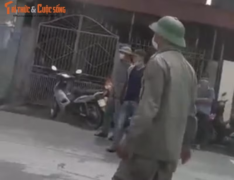 Dau gia dat o Cam Giang: Co nguoi mang 5 tieu sanh den tru so-Hinh-3