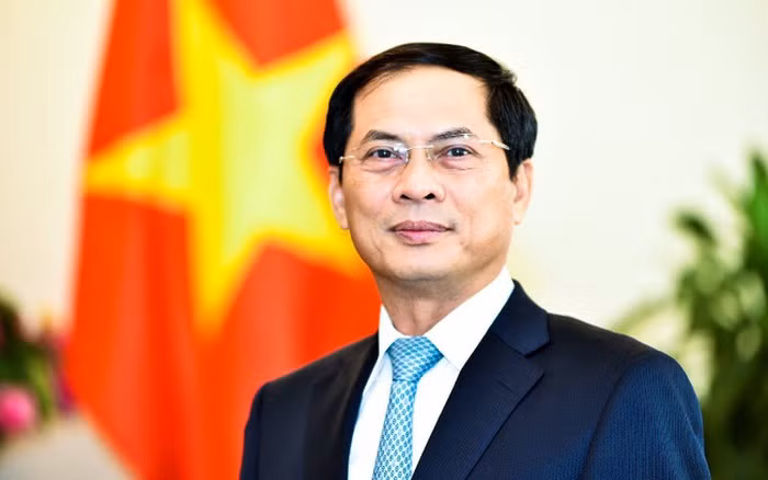 Ủy viên Trung ương Đảng, Bộ trưởng Bộ Ngoại giao Bùi Thanh Sơn.
