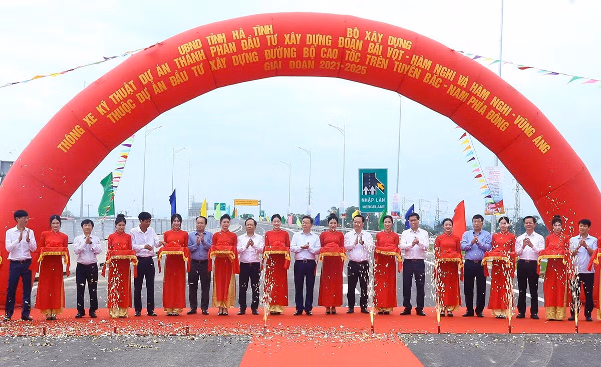 Chính thức thông xe kỹ thuật cao tốc Bắc – Nam đoạn qua Hà Tĩnh Chinh thuc thong xe ky thuat cao toc Bac – Nam doan qua Ha Tinh