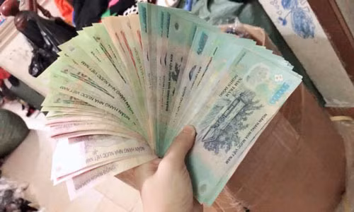 Troi tro ret, chu shop hang thung thu ve 35 trieu dong/ngay