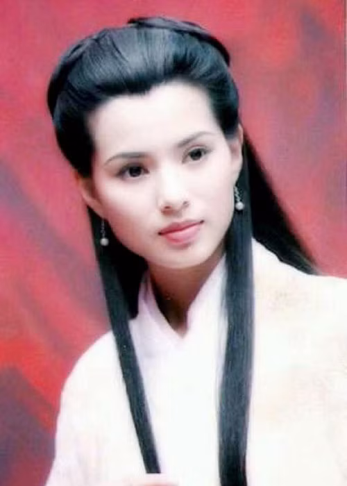Lý Nhược Đồng còn gửi lời cảm ơn đến nhà văn Kim Dung tạo ra nhân vật Tiểu Long Nữ để cô có cơ hội đóng vai diễn này.