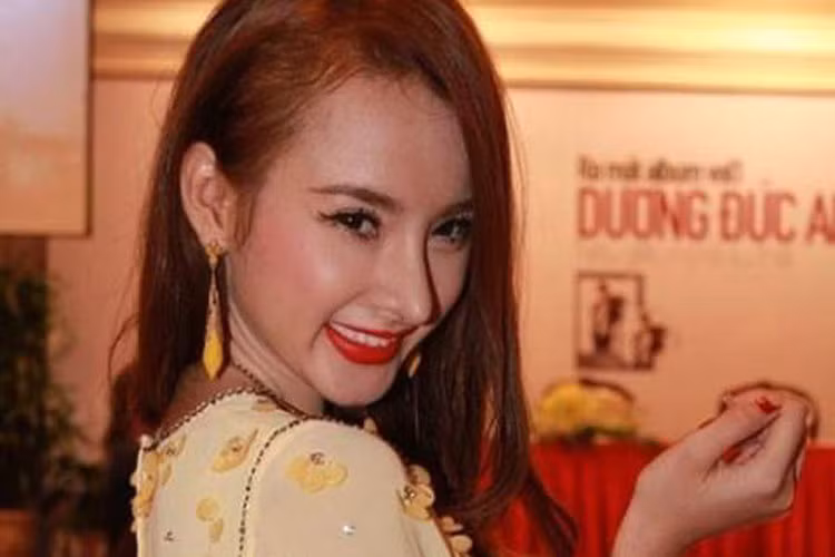 Khi mới sửa mũi, Angela Phương Trinh khiến nhiều người phát hoảng bởi chiếc mũi sưng to, dài bất thường. Ảnh: Ngôi sao