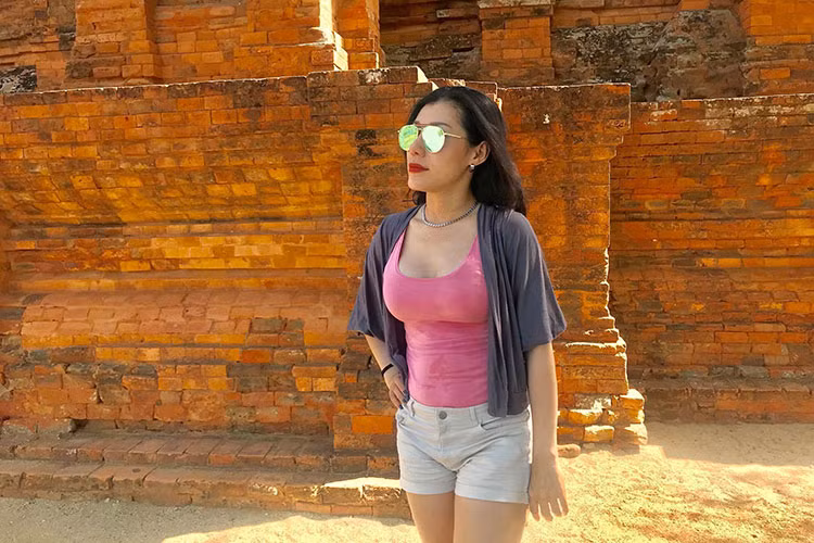 Ivy Trần đã đi hát được 18 năm, chủ yếu ở phòng trà.