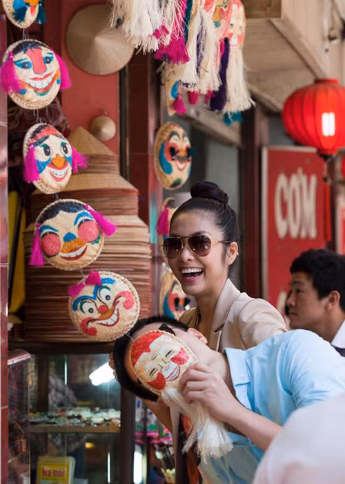 Đạo diễn Vũ Ngọc Đãng là người chia sẻ bộ ảnh của Hà Tăng bên Lương Mạnh Hải do nhiếp ảnh gia Tạ Anh Tùng thực hiện.