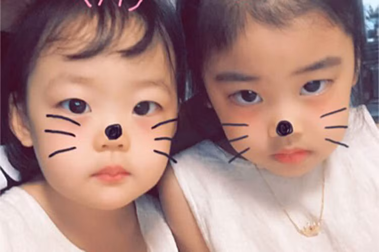 Hai cô công chúa nhà tài tử Han Jae Suk càng lớn càng đáng yêu. Ảnh: Instagram