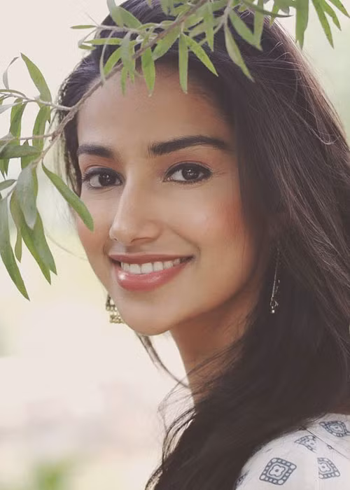 Meenakshi Chaudhary - đại diện Ấn Độ vừa giành ngôi vị á hậu 1 cuộc thi Hoa hậu Hòa bình Quốc tế 2018.
