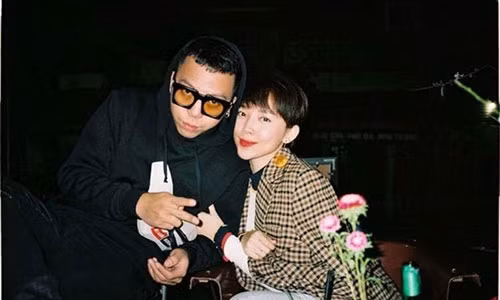 Toc Tien up mo sau tin don bi mat an hoi voi Hoang Touliver