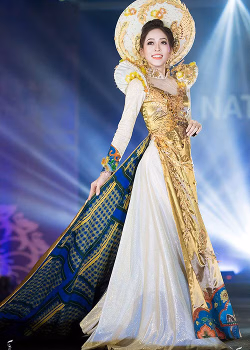 Phương Nga hiện được cư dân mạng quê nhà ủng hộ như vũ bão. Hiện, cô lọt top 20 trang phục dân tộc.