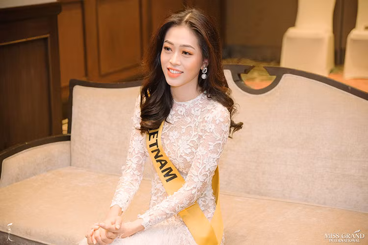 Nhờ ảnh chân dung lọt top 9 bình chọn, Á hậu Phương Nga đã có cơ hội chụp ảnh áo tắm.