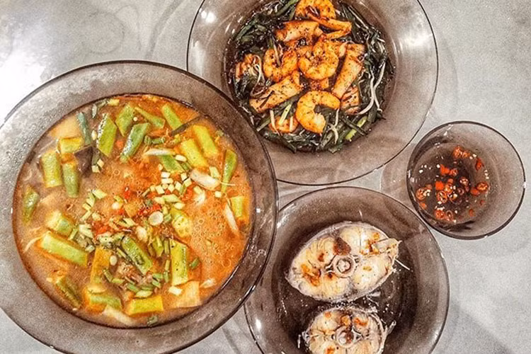 Chia sẻ những món ăn tự tay làm, Lan Khuê còn tiết lộ những bí quyết để món ăn thêm ngon, hấp dẫn.
