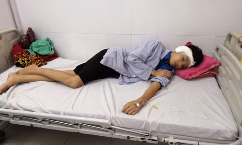 Loi ke hai hung cua nam sinh bi ban cung truong can dut tai