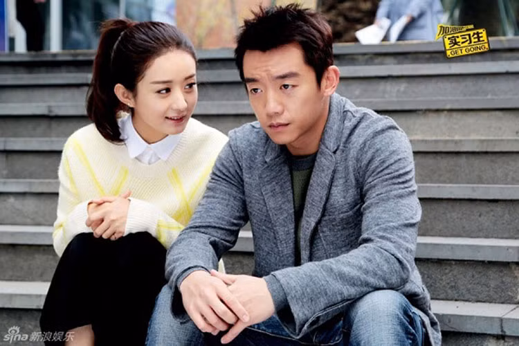 Triệu Lệ Dĩnh từng làm Trịnh Khải mất mặt trên truyền hình khi thản nhiên nói không thích gameshow vì luôn có kịch bản trong khi Trịnh Khải nổi lên nhờ gameshow. Ảnh: Sina
