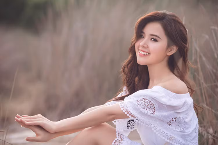 Midu đã chủ động chấm dứt cuộc tình từng đẹp như mơ để không bị tổn thương thêm lần nào nữa. Ảnh: Zing